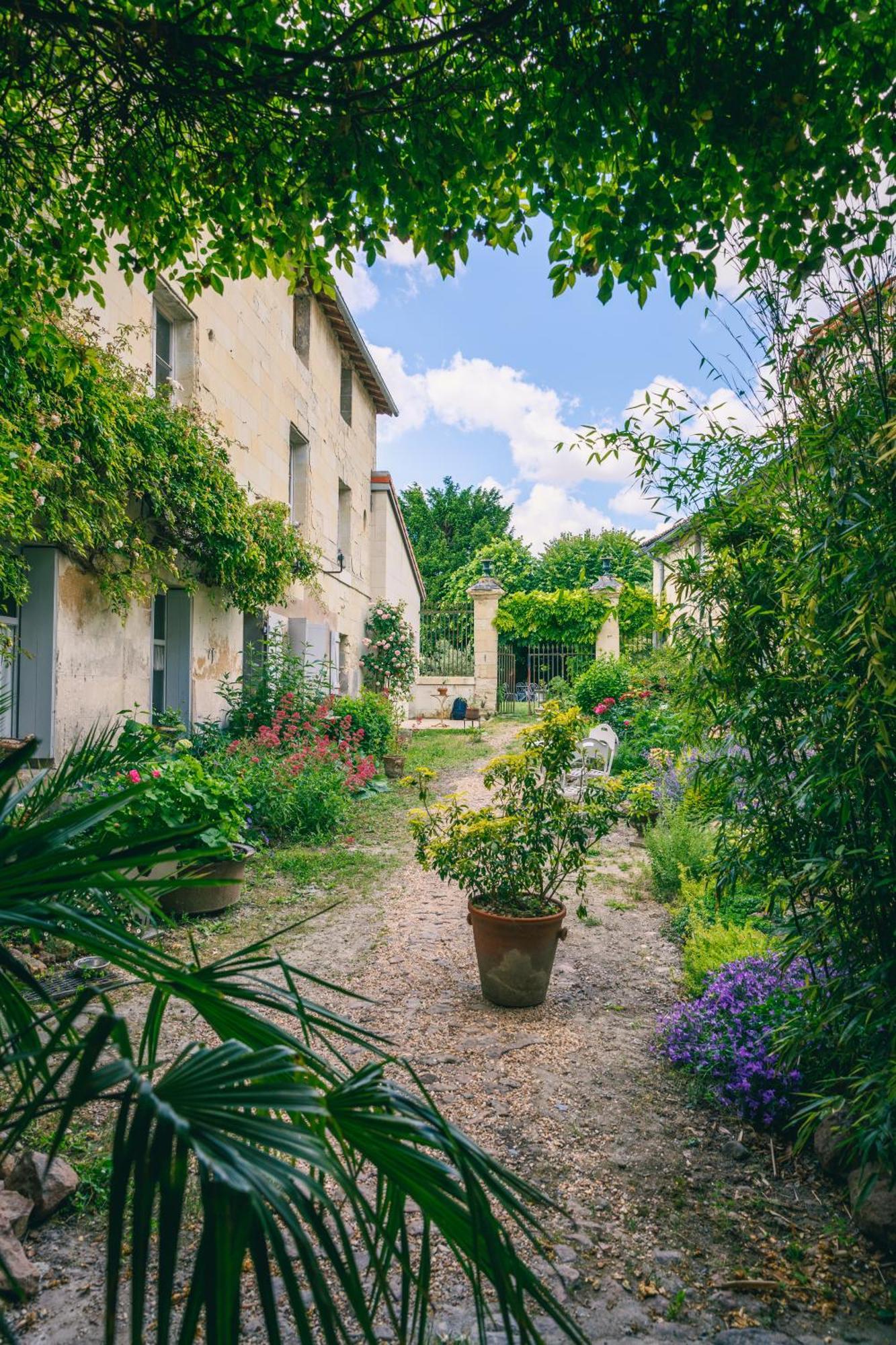 Le Prieure Sainte Croix Hotell Loudun Eksteriør bilde